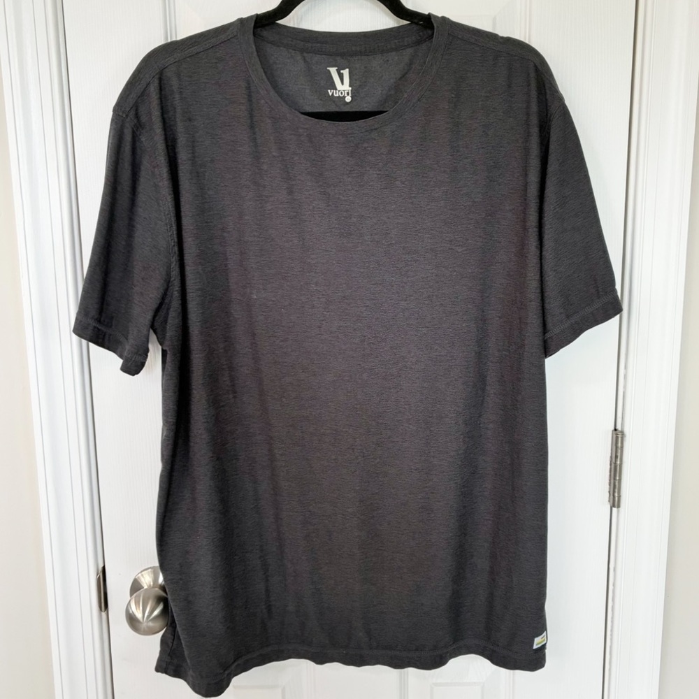 Vuori Men's Strato Tech Tee in Charcoal Heather Short Sleeve XL